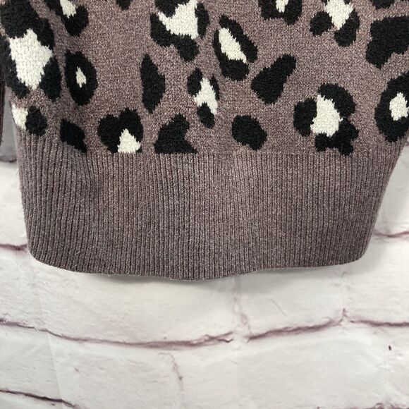 A New Day Oversized Sweater SZ M Leopard Print Soft V Neck Gray Black White Warm - Picture 8 of 13
